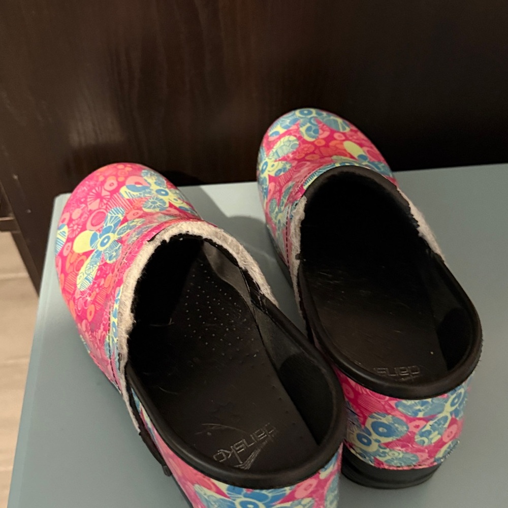 Colorful Floral Clogs - Picture 4 of 8